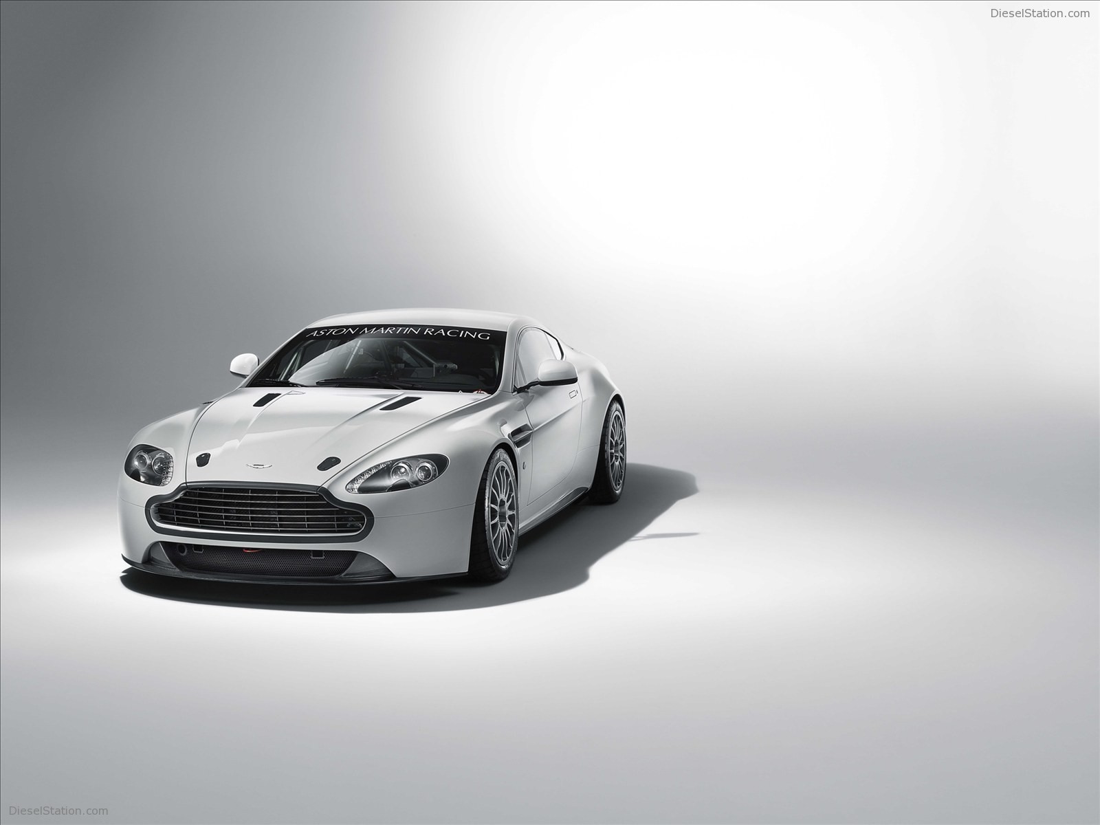 Aston Martin  Vantage GT4 2011